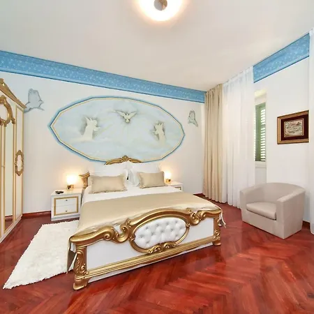 Old Town Jacuzzi Guest house