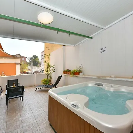 Guest house Old Town Jacuzzi 4*