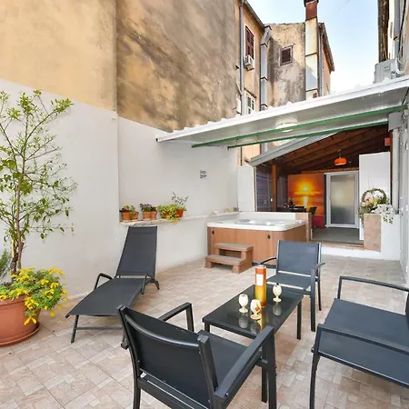 Guest house Old Town Jacuzzi 4*